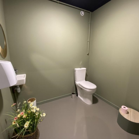  Annonces TOURNON : Local / Bureau | SAINT-PERAY (07130) | 271 m2 | 1 600 &euro; 